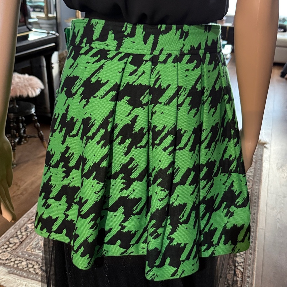 Marc By Marc Jacobs Houndstooth Green and Black Pleated Skirt (size 2) - Picture 2 of 7